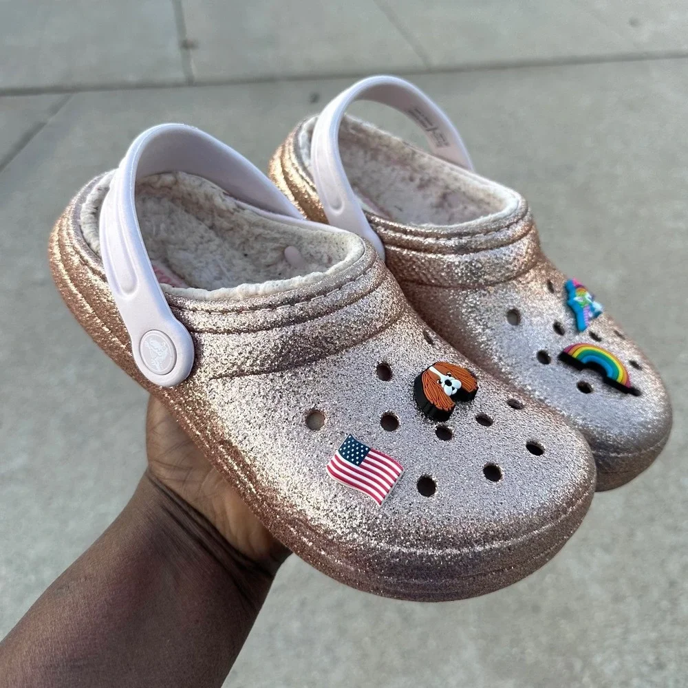 CROCS KIDS CLASSIC LINED GLITTER CLOGS WITH‎ CHARMS Little Kids Size J 2 Gold